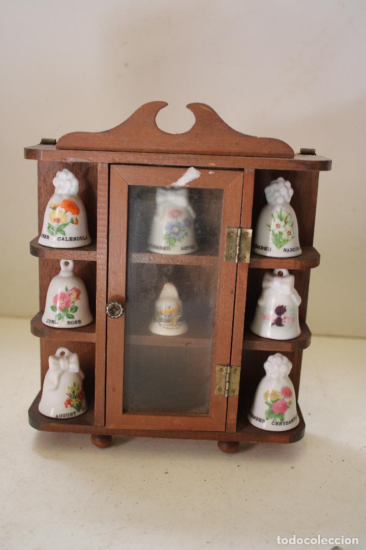 Antig&uuml;edades: vitrina campanas de coleccion - Foto 1