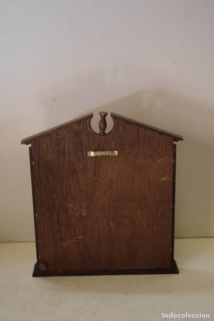 Antig&uuml;edades: repisa de pared para miniaturas - Foto 2