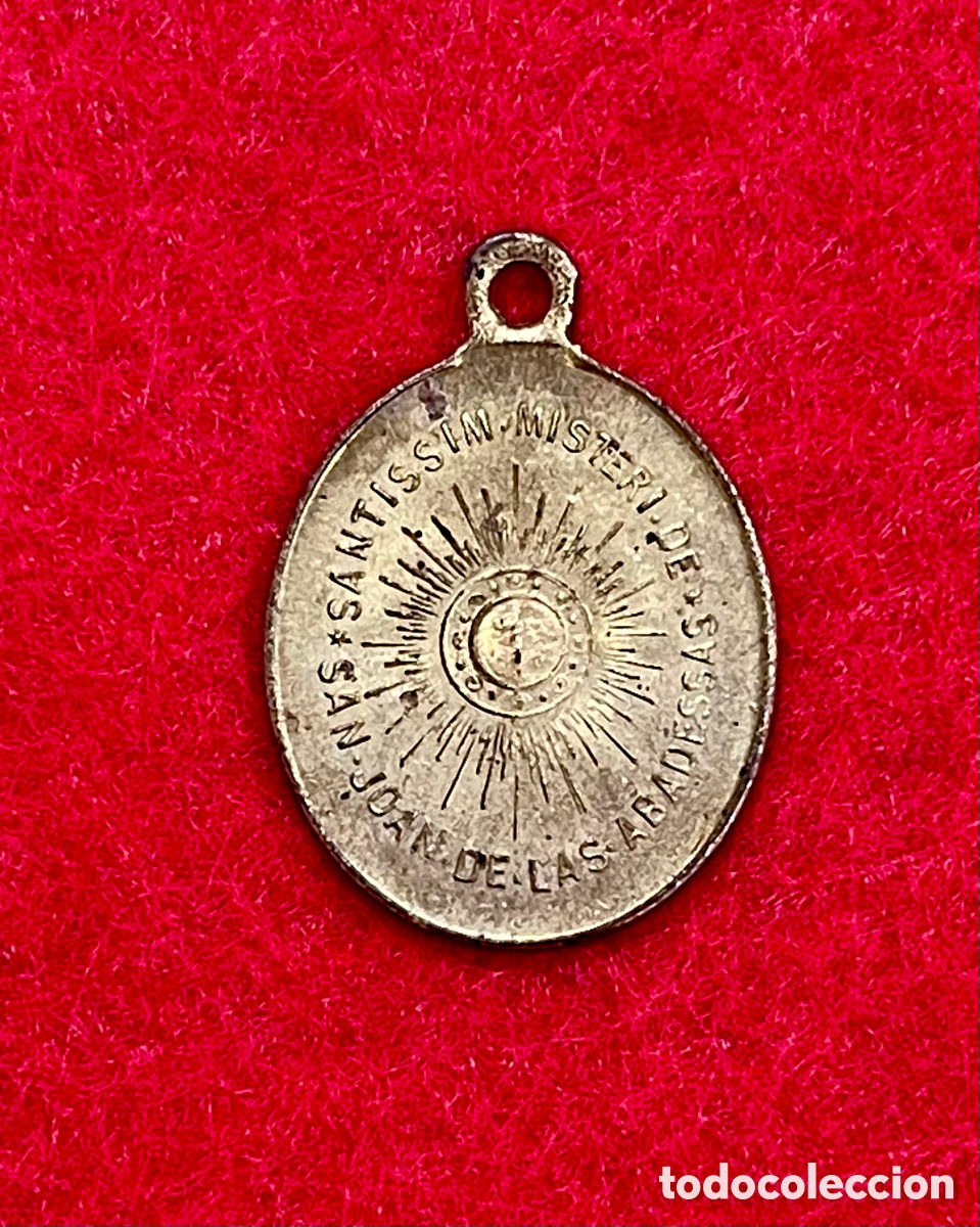 Antig&uuml;edades: Antigua medalla en bronce dorado. - Foto 2