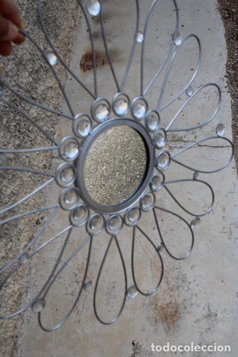 Antig&uuml;edades: espejo sol metalico - Foto 2