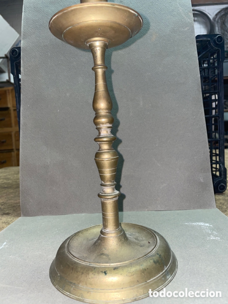 Antig&uuml;edades: Candelabro de bronce del siglo xviii - Foto 2