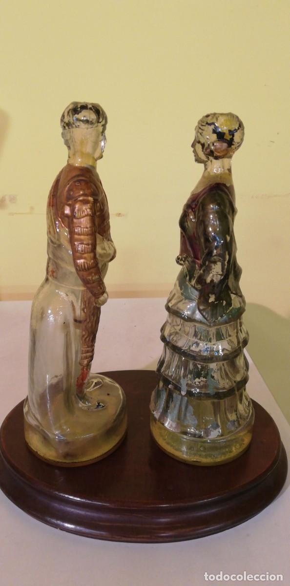 Antig&uuml;edades: PAREJA DE BOTELLAS TORERO Y DAMA. CRISTAL - Foto 7