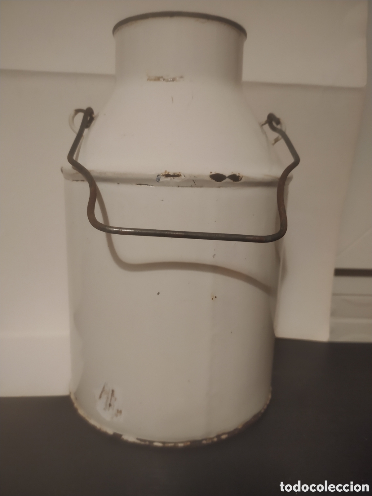 Antig&uuml;edades: Lechera esmaltada en blanco reborde negro - Foto 3