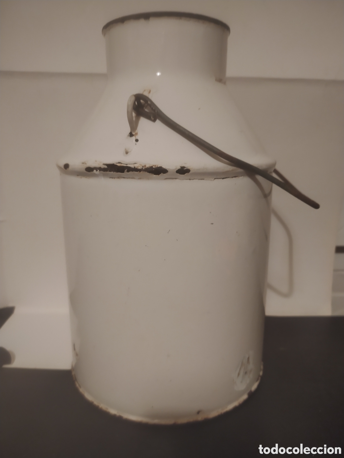 Antig&uuml;edades: Lechera esmaltada en blanco reborde negro - Foto 4