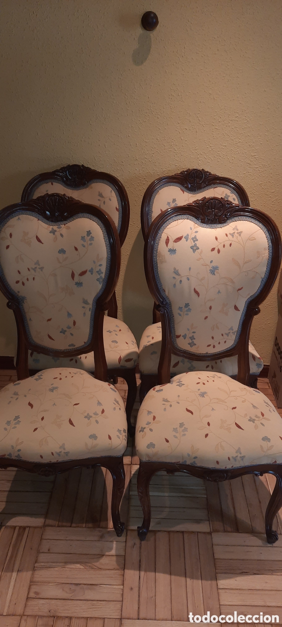 Antig&uuml;edades: Sillas de madera antiguas tapizadas - Foto 1