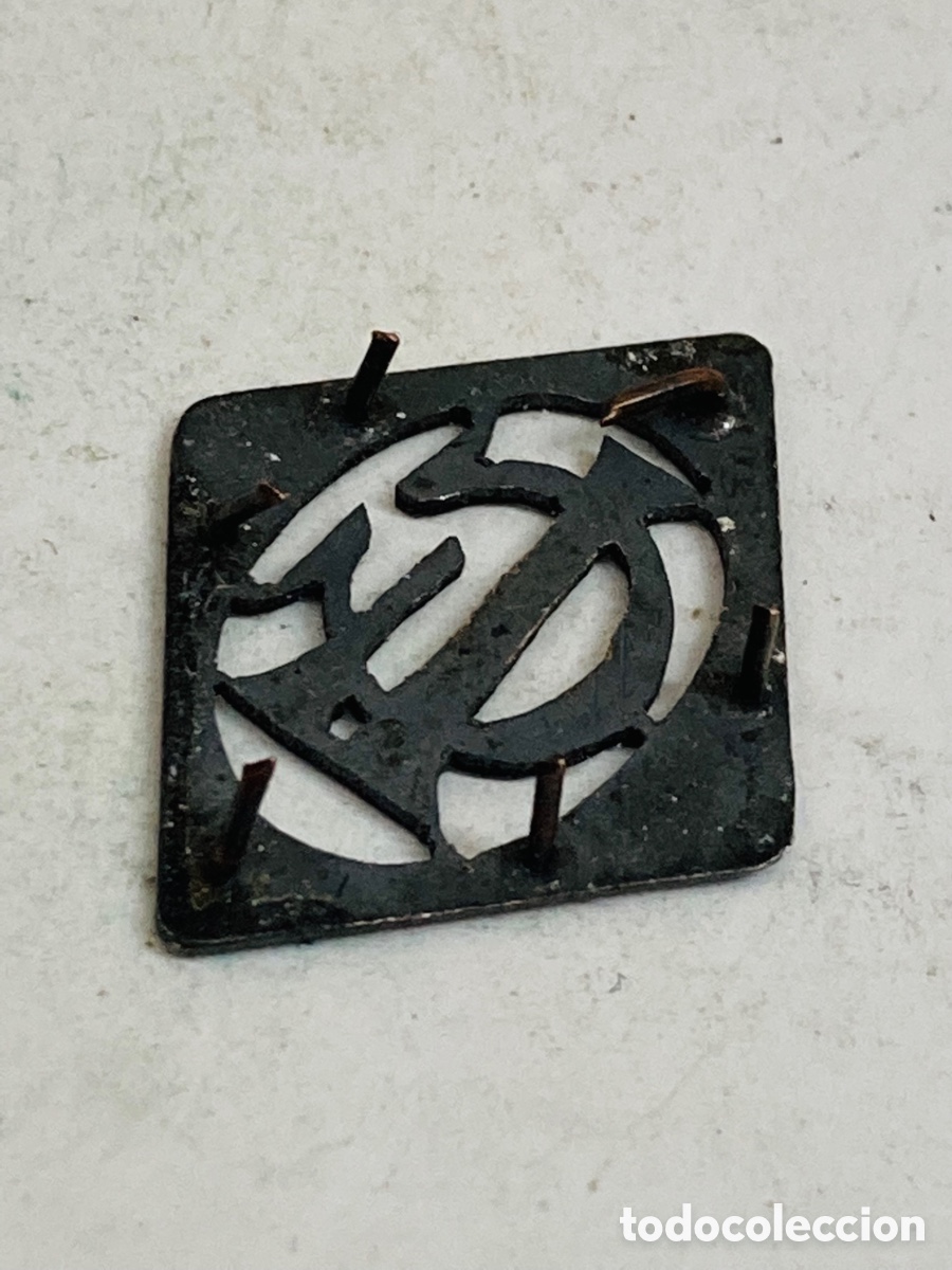 Antig&uuml;edades: Insignia de plata antigua - Foto 1
