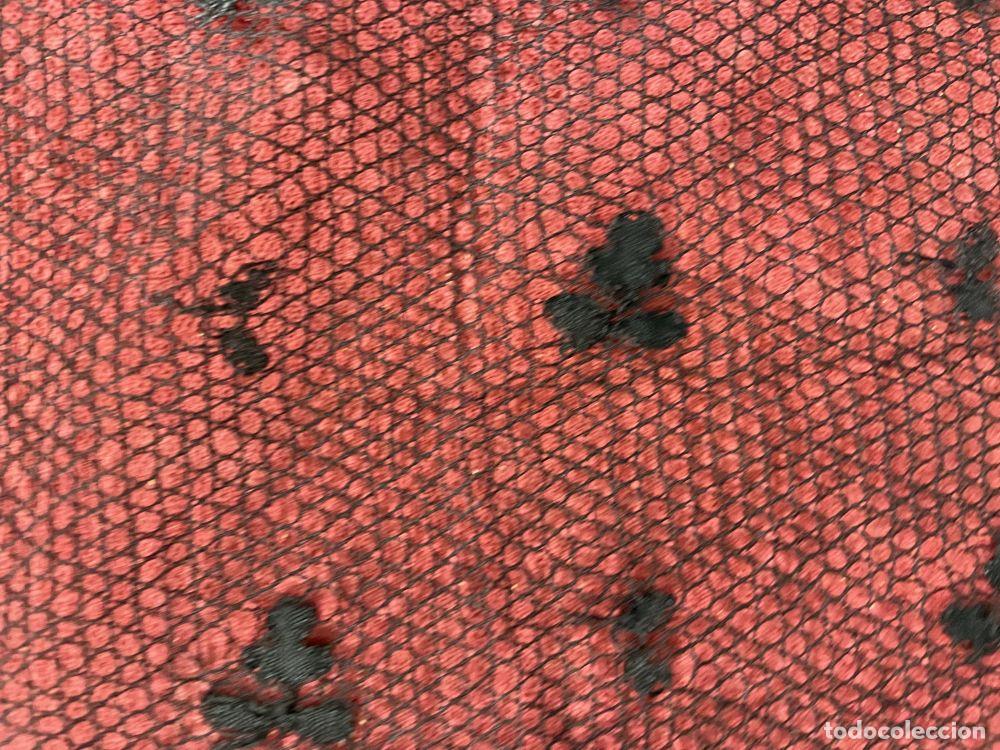 Antig&uuml;edades: MANTILLA RECTANGULAR. BORDADA A MANO. ESPA&Ntilde;A. SIGLO XIX - Foto 3