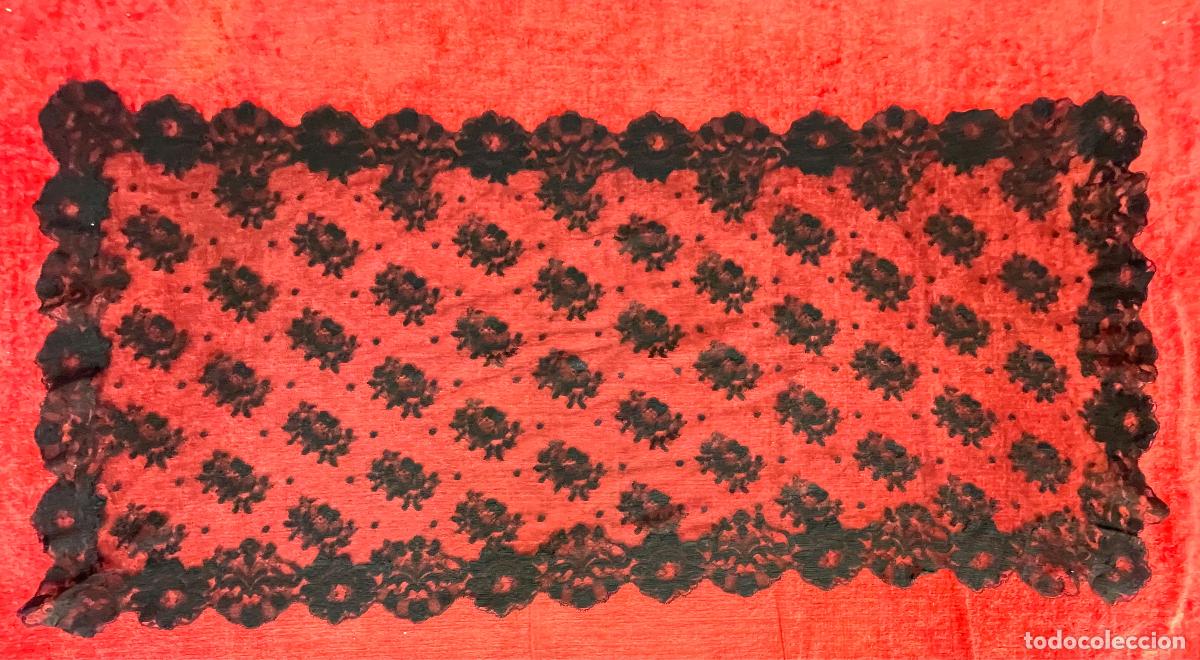Antig&uuml;edades: MANTILLA RECTANGULAR DE TUL. BORDADA A MANO. ESPA&Ntilde;A. SIGLO XIX - Foto 2