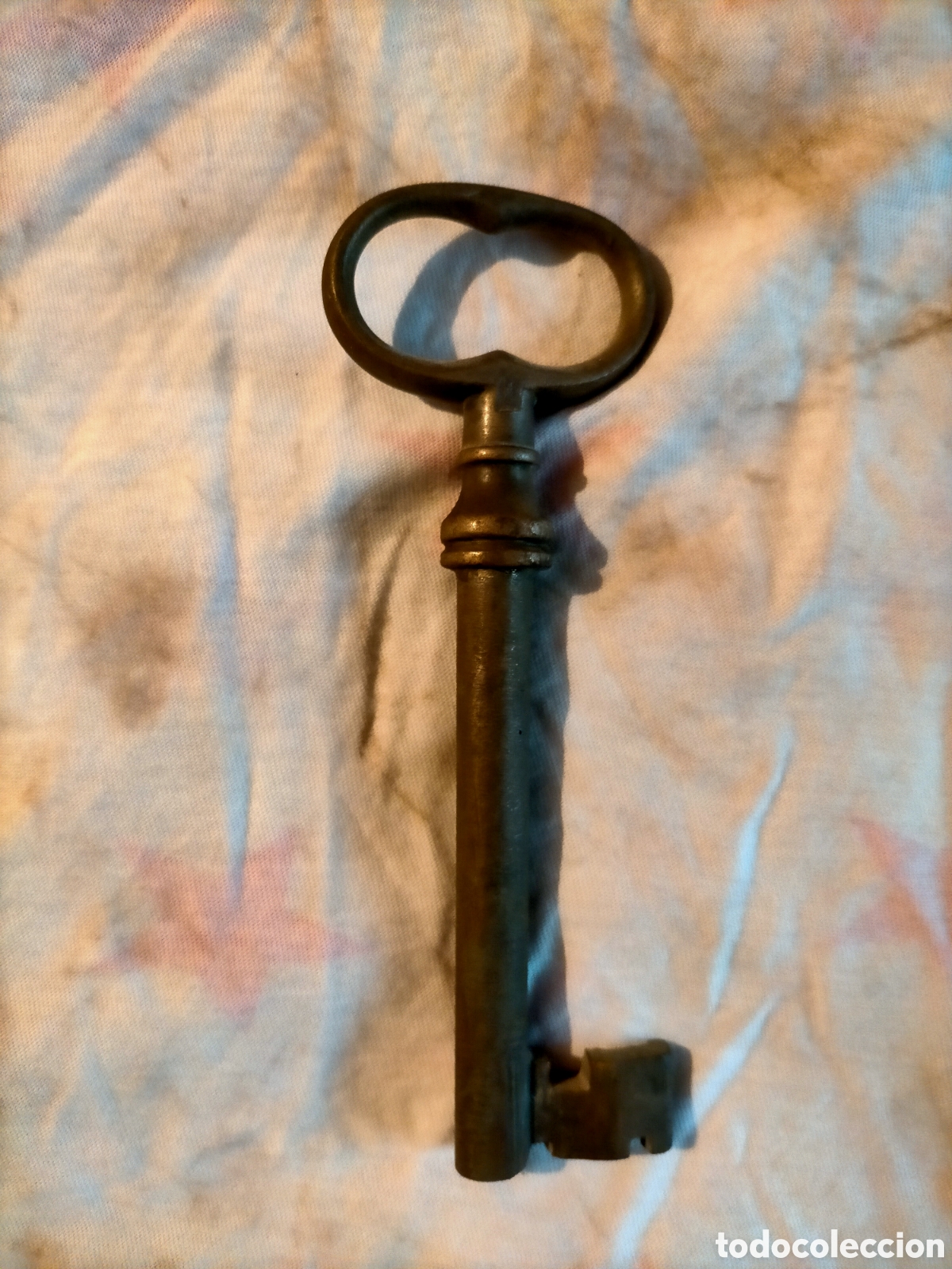 Antig&uuml;edades: Llave antiguo de bronce hueca - Foto 1