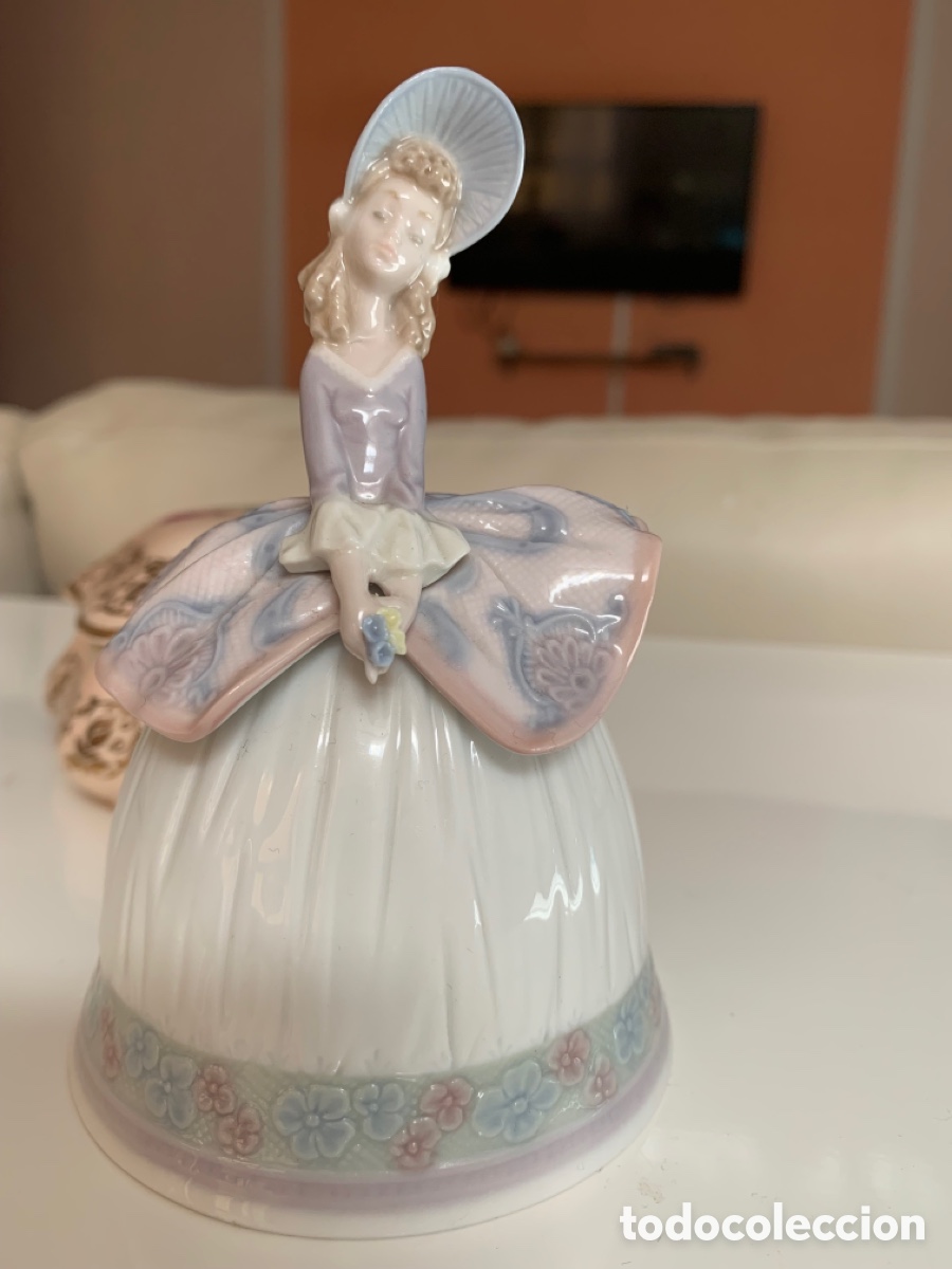 Antig&uuml;edades: Lladr&oacute;. Campana Dama de Primavera. - Foto 1