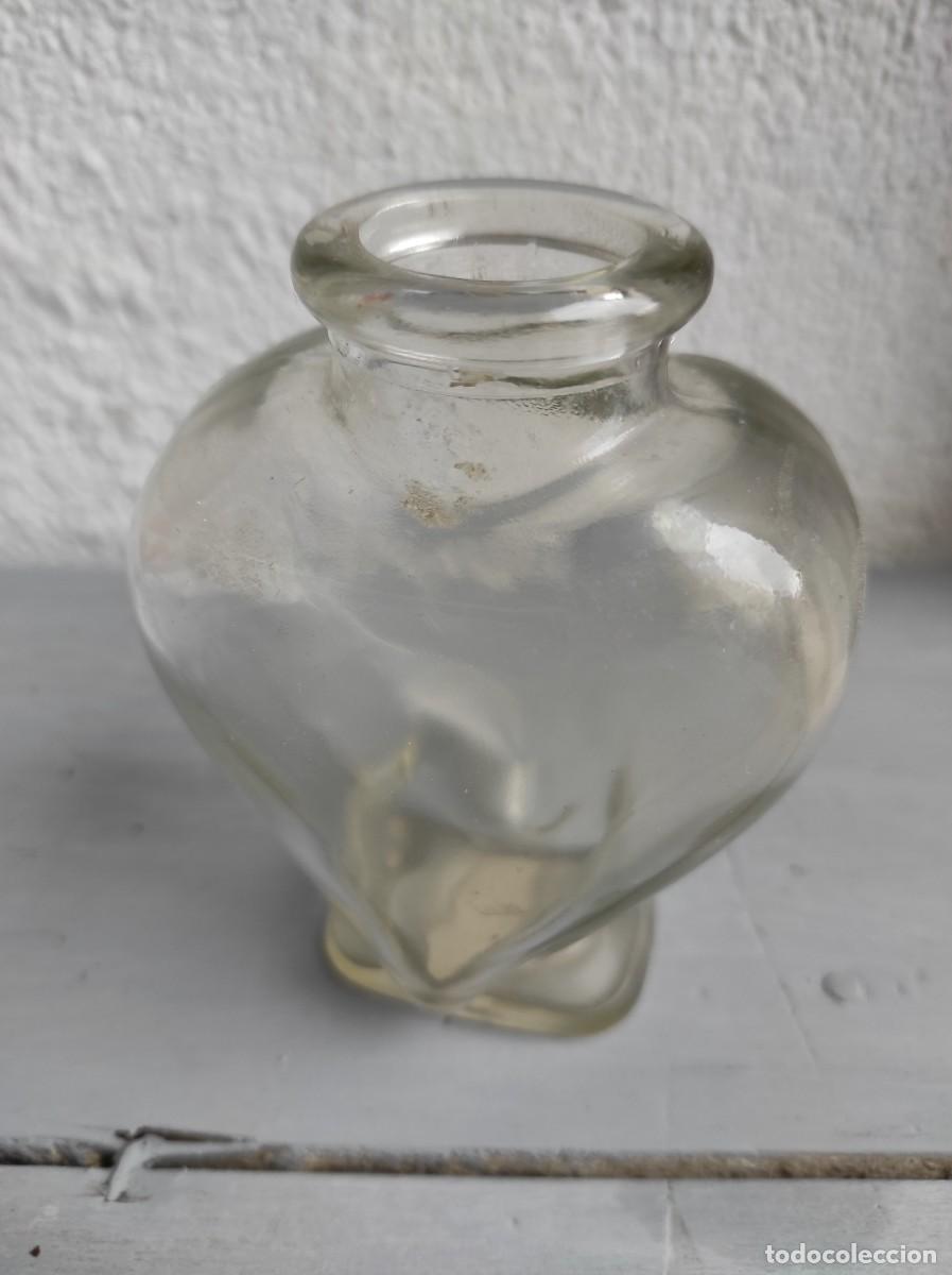 Antig&uuml;edades: Florero de cristal en forma de coraz&oacute;n - Foto 1