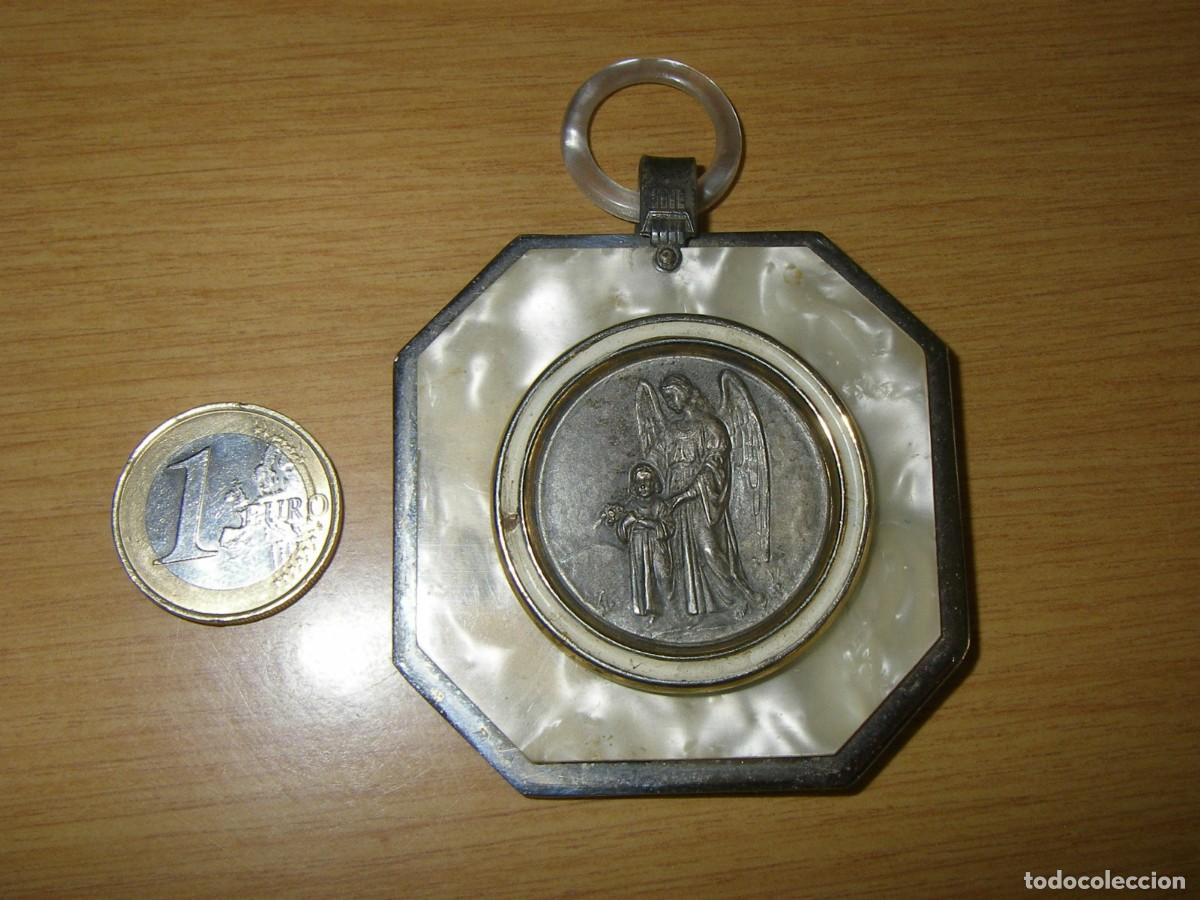 Antig&uuml;edades: Medalla de cuna, angel de la guarda. - Foto 2