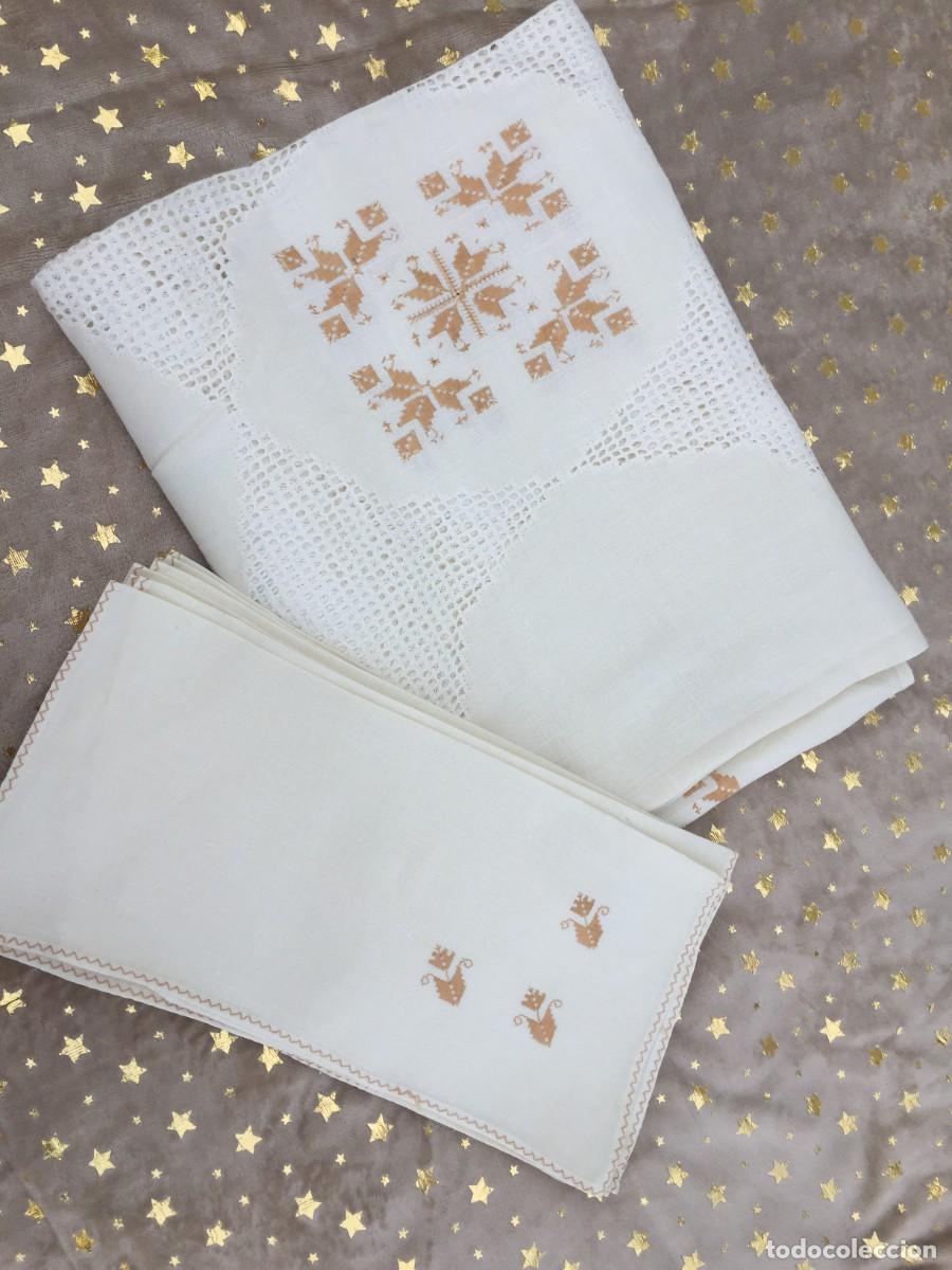 precioso mantel blanco con bordado en color gri - Compra venta en  todocoleccion