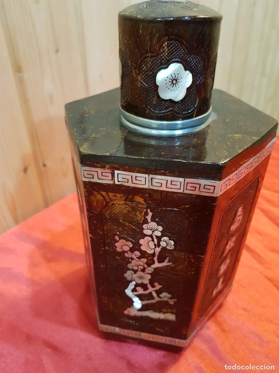 Antig&uuml;edades: BOTELLA TERMO ASIATICA MADERA Y NACAR - Foto 9