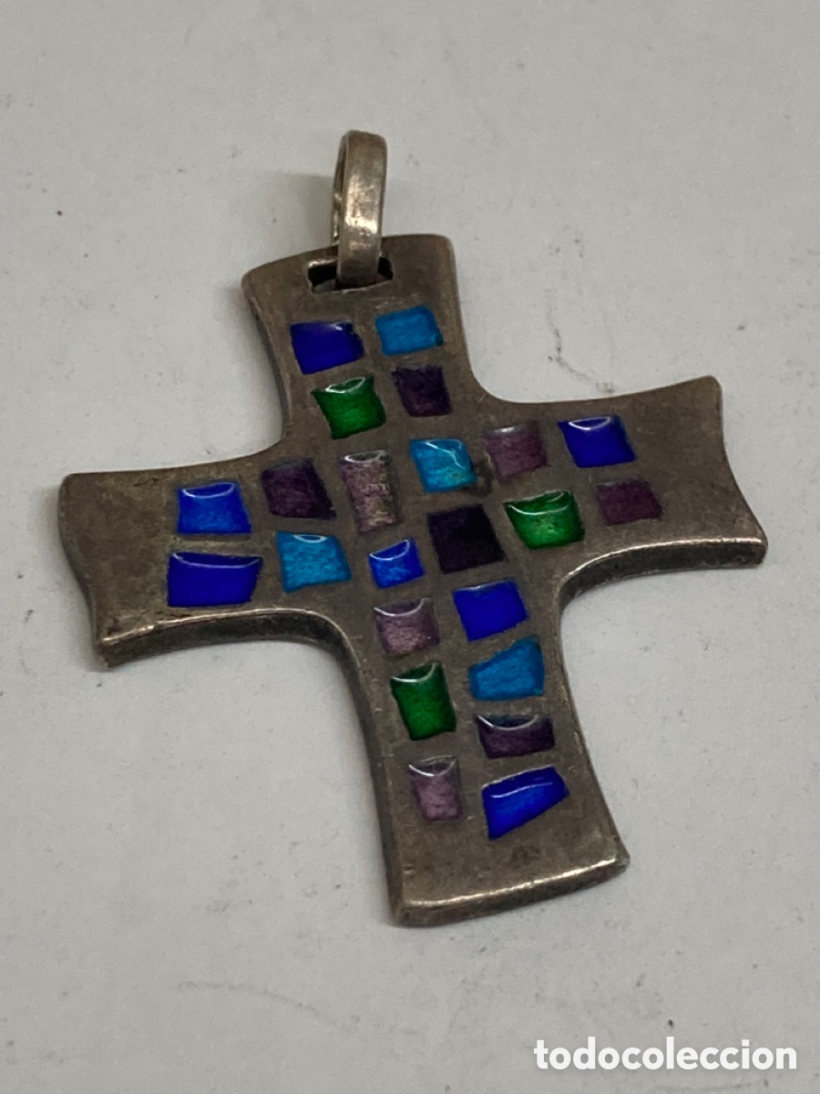 Antig&uuml;edades: Cruz de plata con estampado - Foto 1