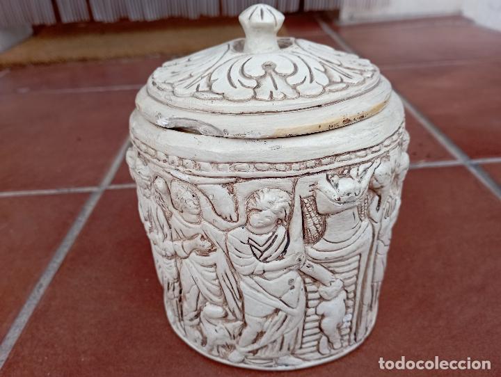 Antig&uuml;edades: TARRO BOTE TABACO RELIEVE ESCENA. - Foto 2