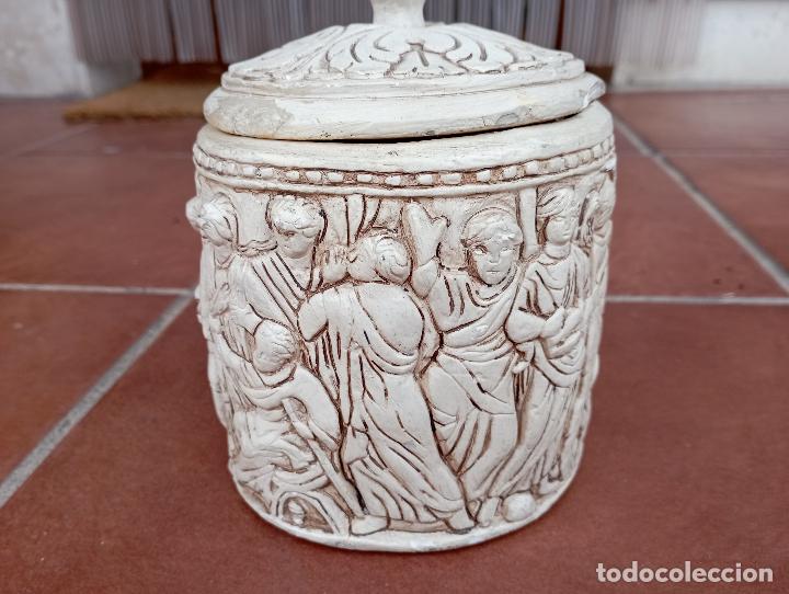 Antig&uuml;edades: TARRO BOTE TABACO RELIEVE ESCENA. - Foto 1