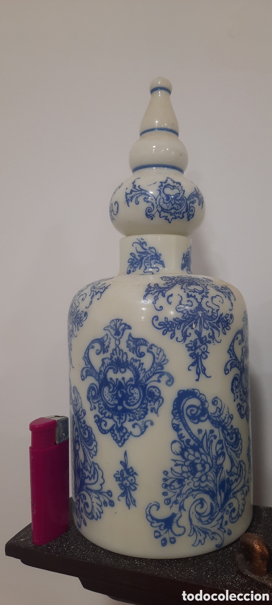 Antig&uuml;edades: Perfumero de Opalina blanca y azul. - Foto 1