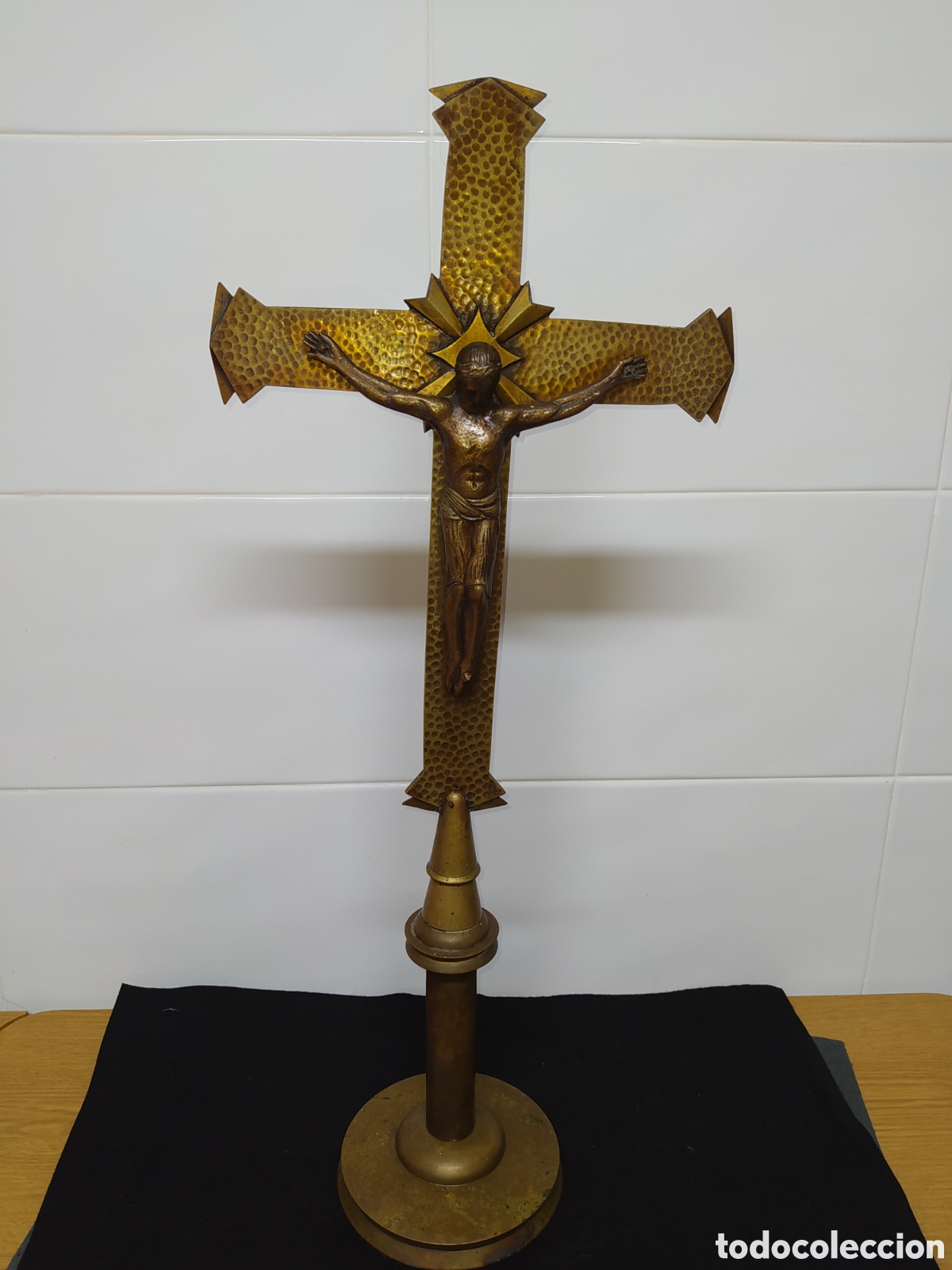 Antig&uuml;edades: CRUCIFIJO DE ALTAR BRONCE 72 cm. - Foto 2
