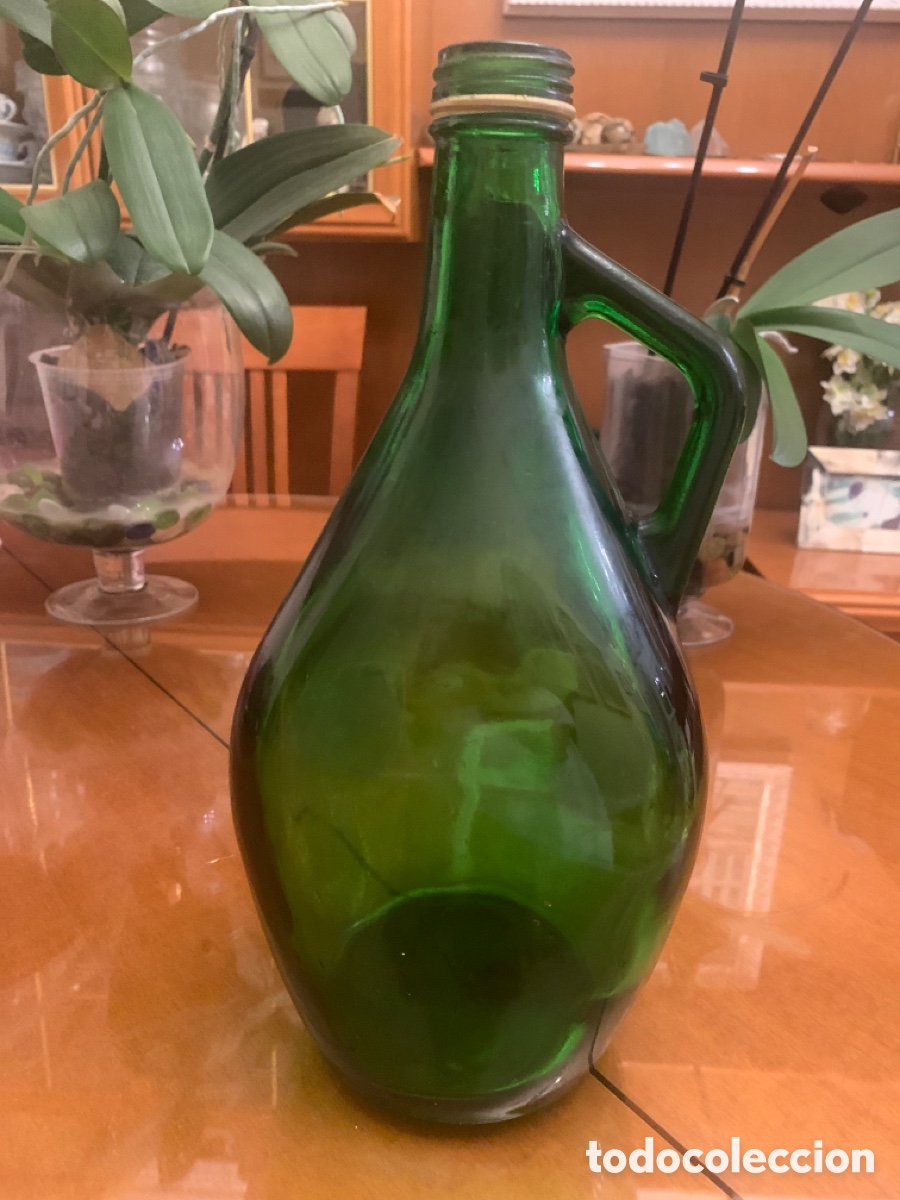 Antiguidades: Antigua botella garrafa numerada con asa cristal verde