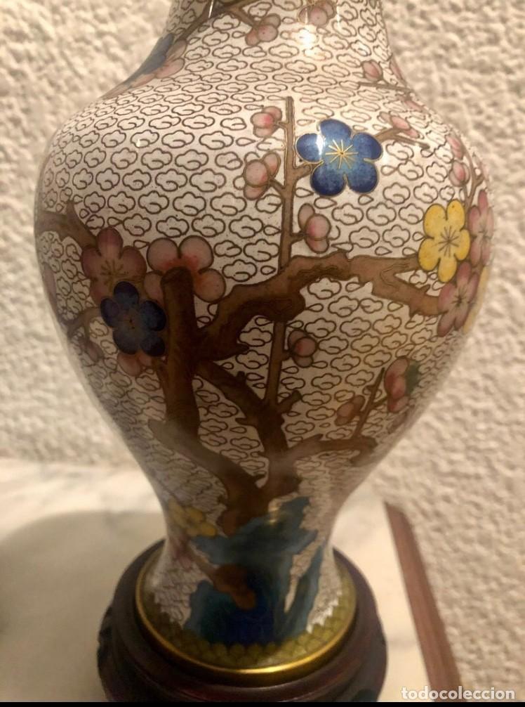 Antig&uuml;edades: PAREJA DE JARRONES. ESMALTE CLOISONN&Eacute;. - Foto 3