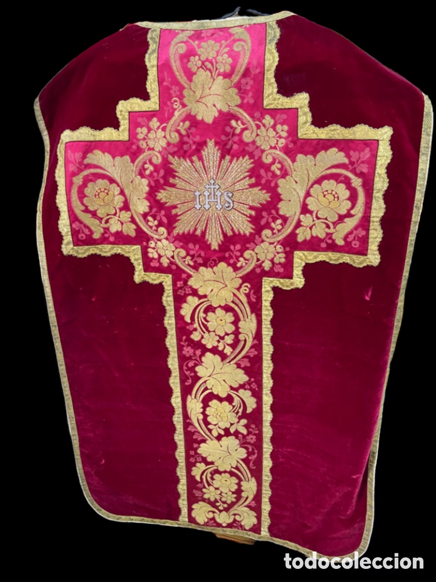 Antig&uuml;edades: Casulla roja de terciopelo y brocado - Foto 1