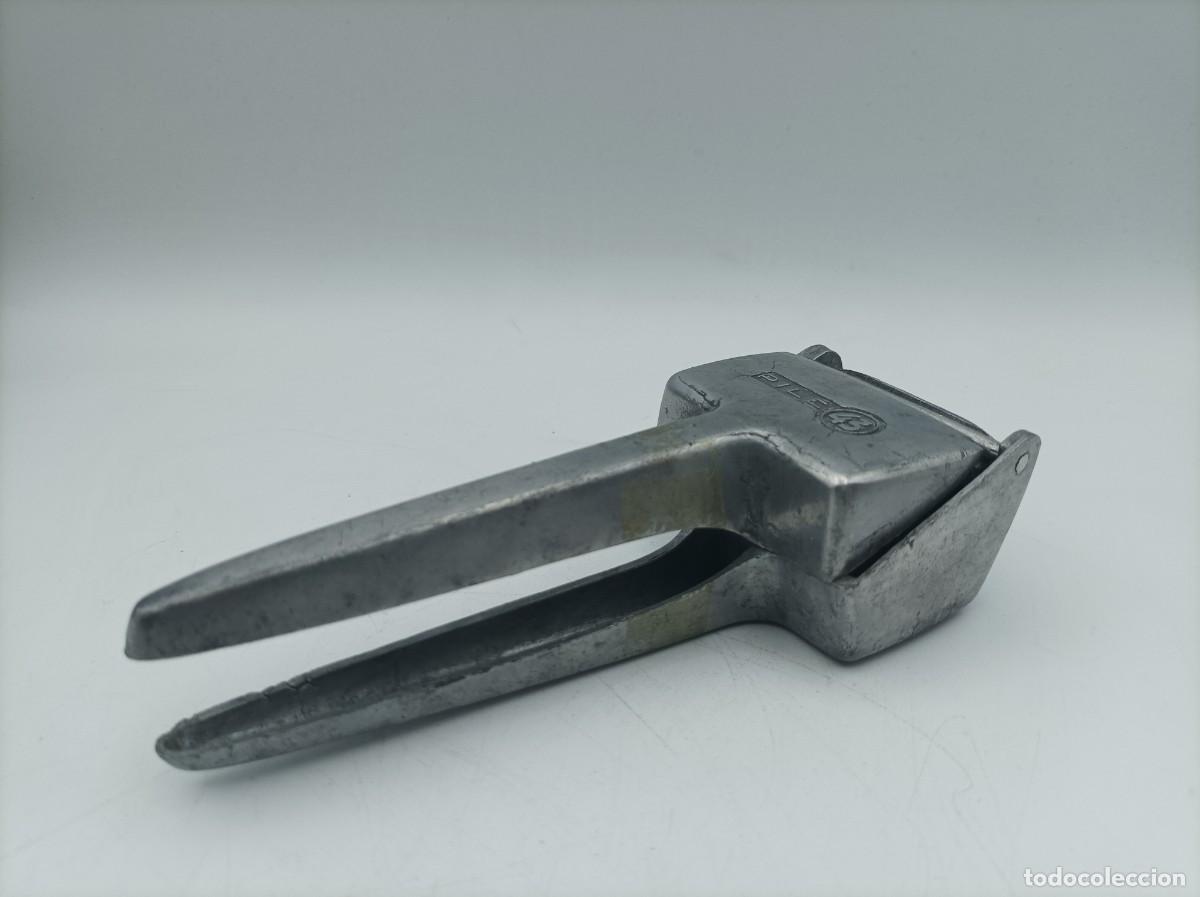 Antig&uuml;edades: Antiguo Granizador de Hielo de metal PILE 43