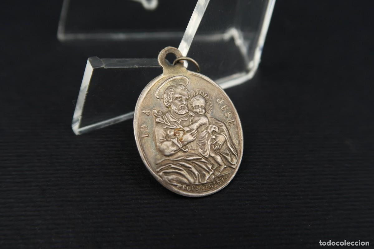 Antig&uuml;edades: Antigua Medalla Religiosa de Plata - Foto 2