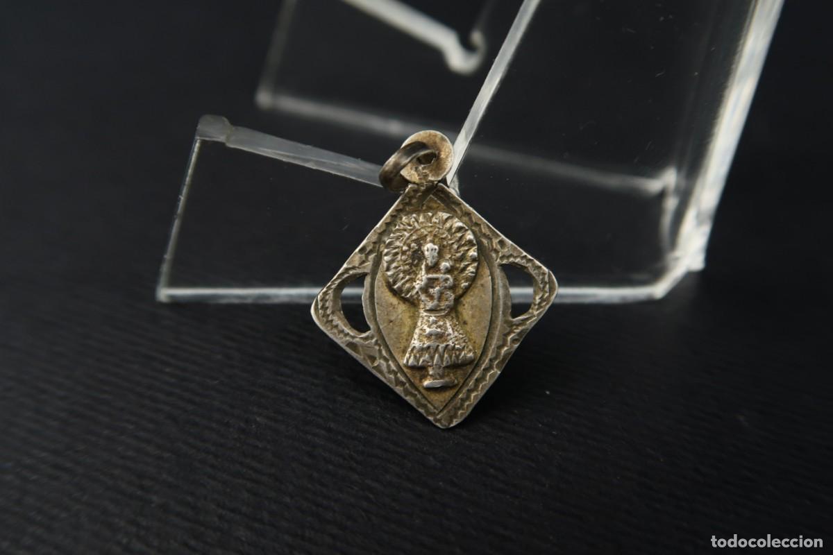 Antig&uuml;edades: Antigua Medalla Religiosa de Plata - Foto 2