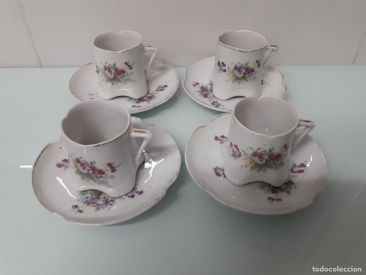 Oggetti Antichi: JUEGO DE CUATRO PLATOS Y TAZAS DE CAF&Eacute; DE PORCELANA ESMALTADA Y DECORADA - VINTAGE