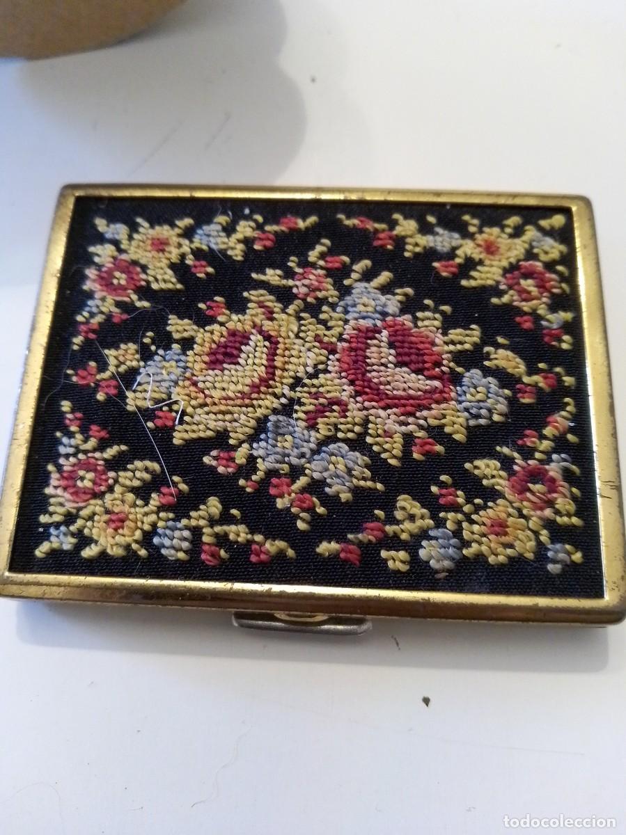 Antig&uuml;edades: .polvera/ maquillaje petit point - Foto 1