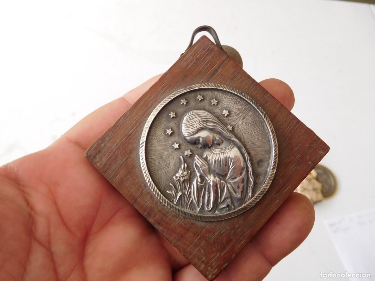Antig&uuml;edades: Placa religiosa de plata sobre madera vintage - Foto 1