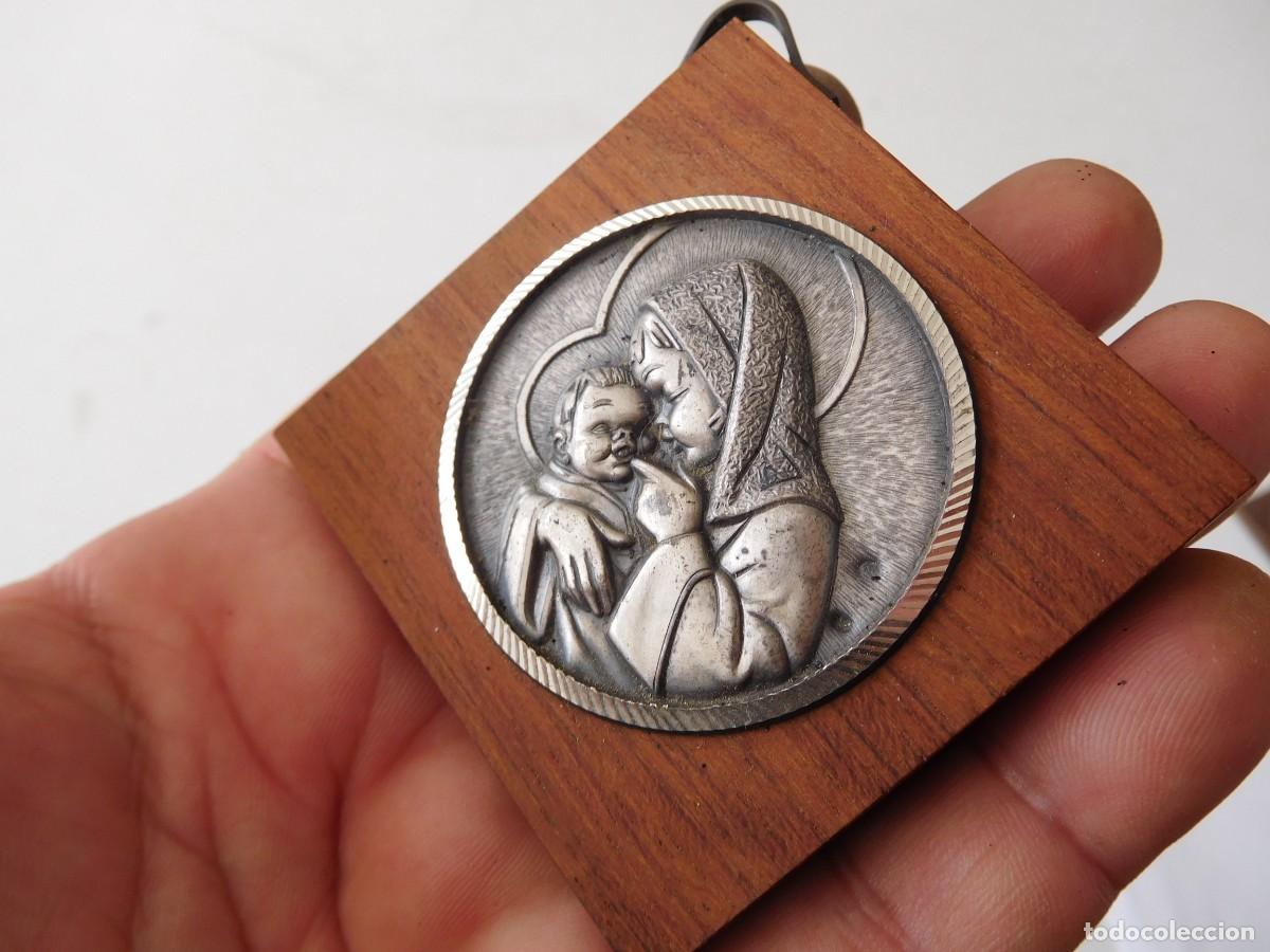 Antig&uuml;edades: Placa religiosa de plata sobre madera vintage - Foto 2