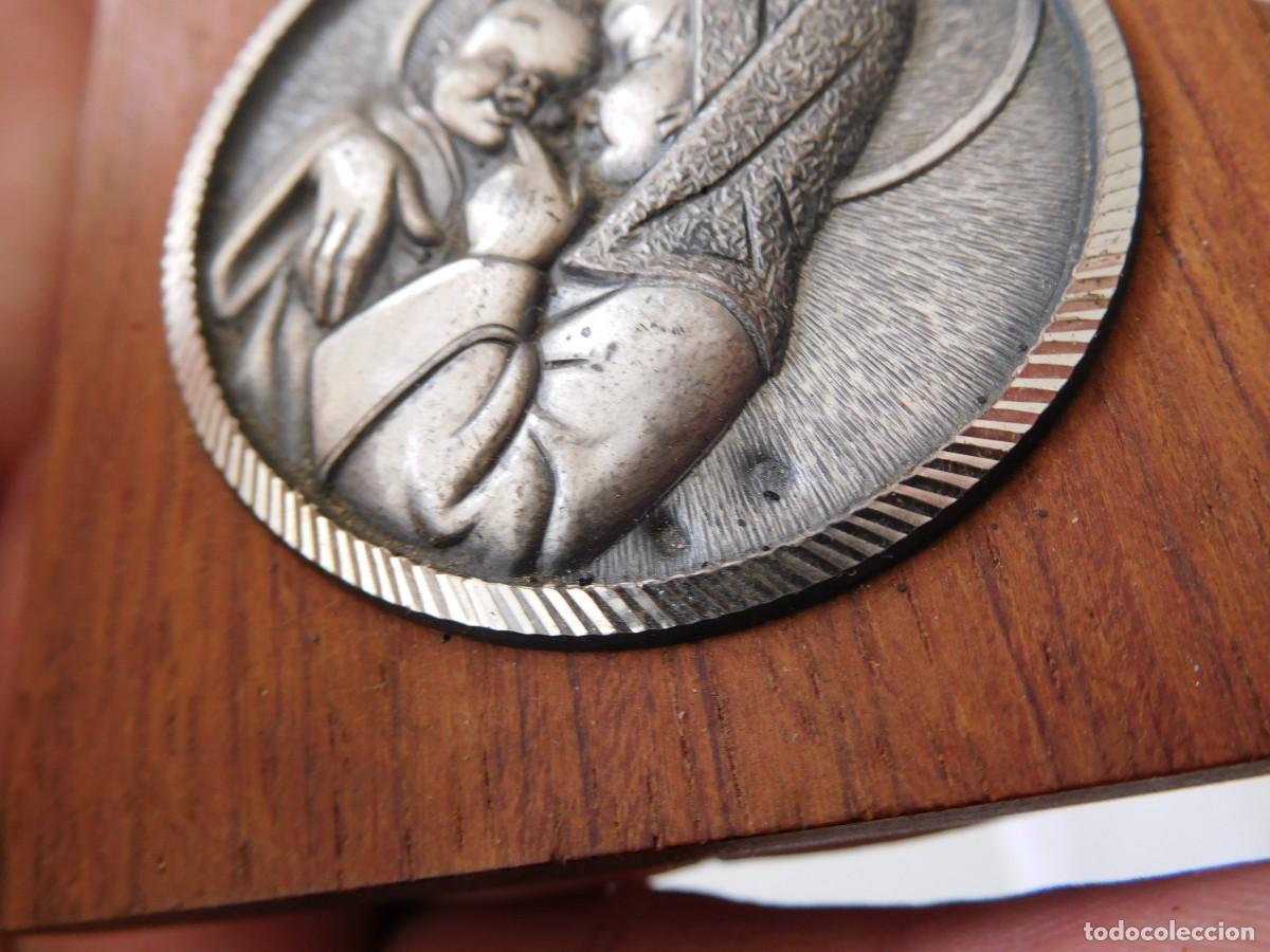 Antig&uuml;edades: Placa religiosa de plata sobre madera vintage - Foto 4