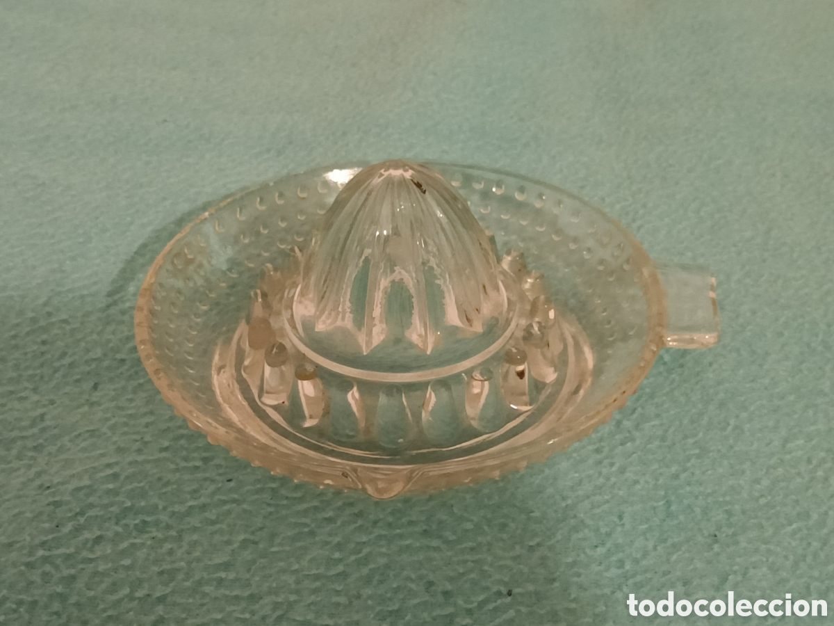 Antig&uuml;edades: Bonito exprimidor cristal - Foto 1