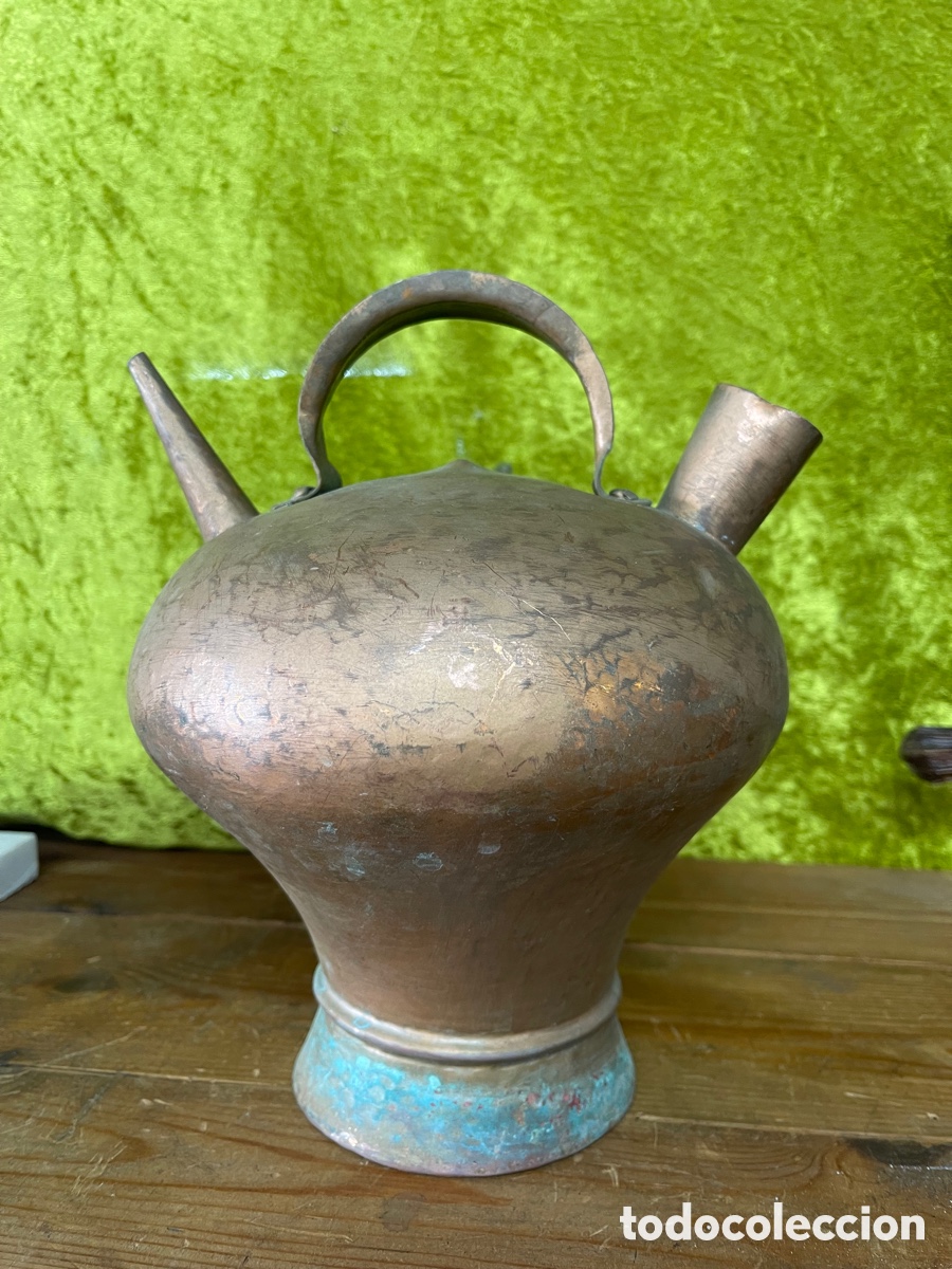 Antig&uuml;edades: Botijo de lat&oacute;n - Foto 2