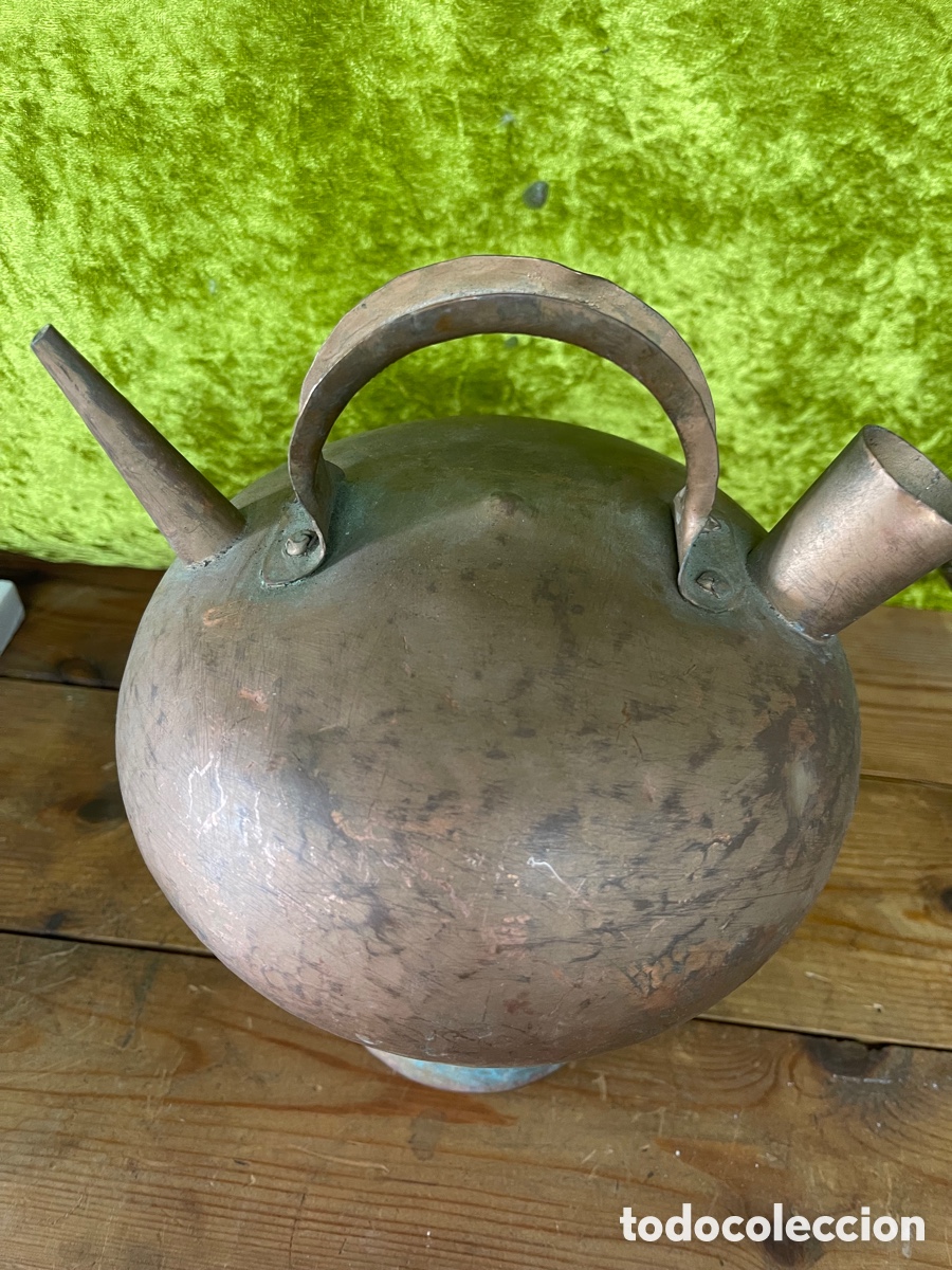 Antig&uuml;edades: Botijo de lat&oacute;n - Foto 3