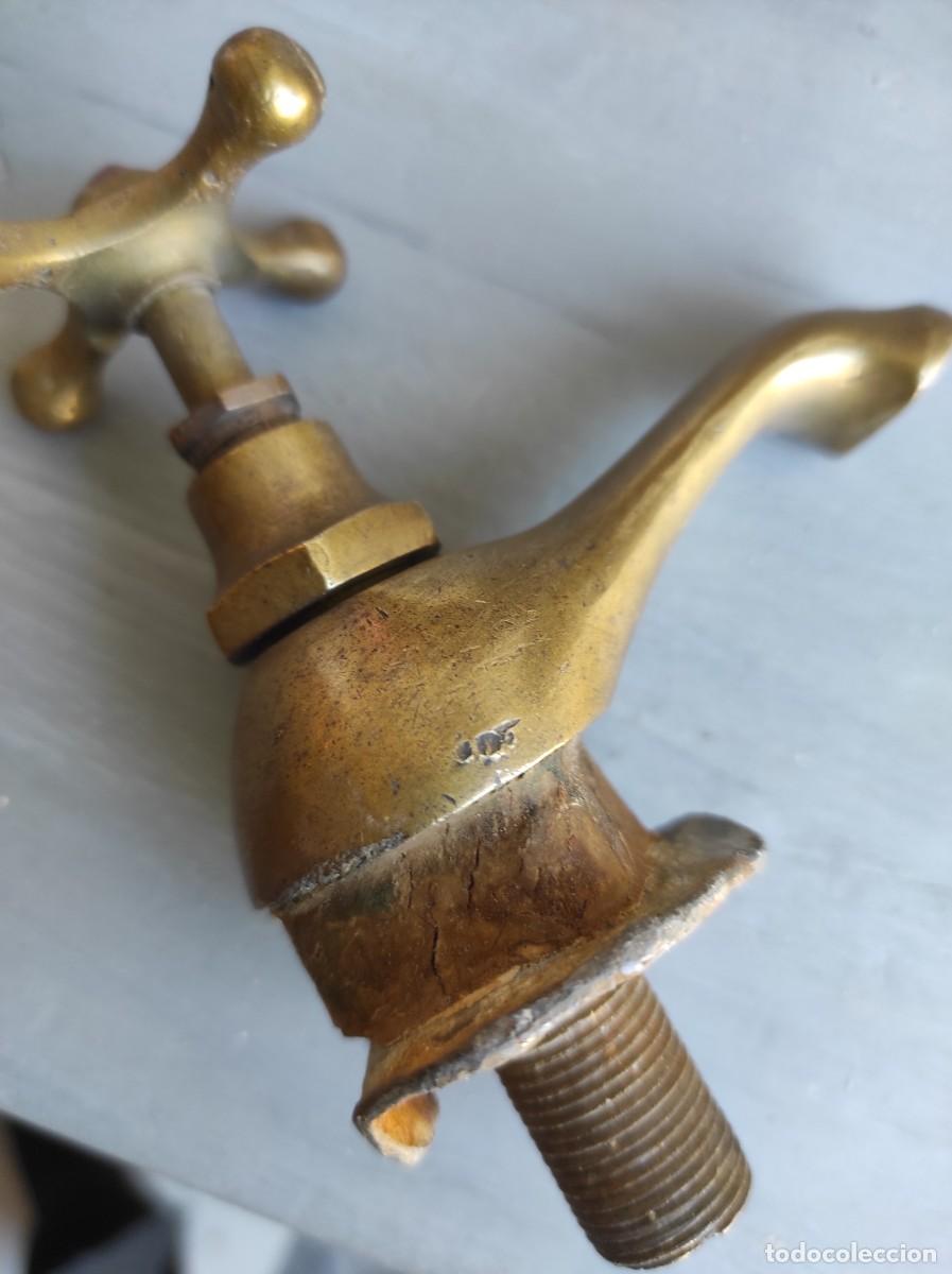 Antig&uuml;edades: Grifo bronce con forma de tim&oacute;n de barco - Foto 3