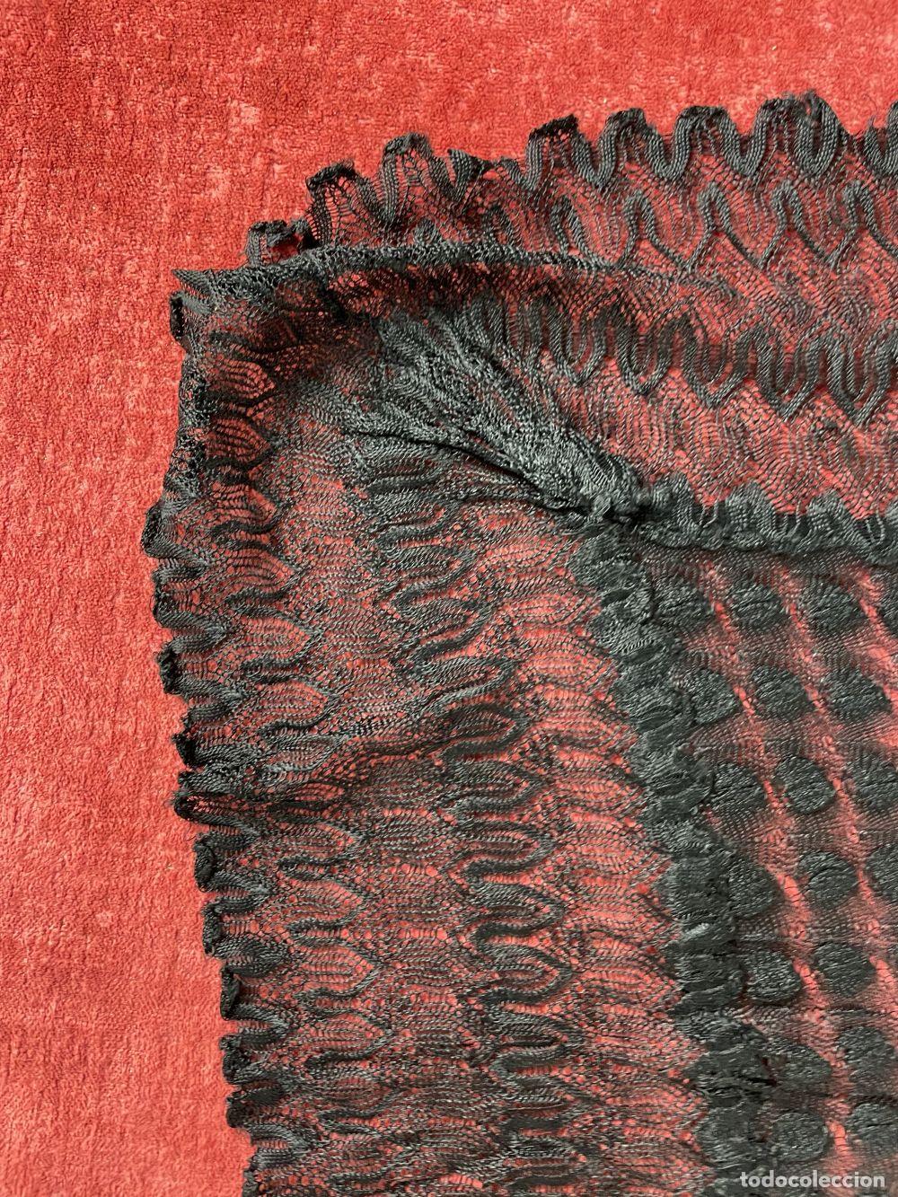 Antig&uuml;edades: MANTILLA RECTANGULAR. BORDADO SEMIMANUAL. ESPA&Ntilde;A. SIGLO XIX - Foto 3