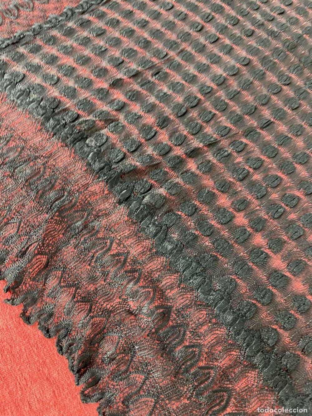 Antig&uuml;edades: MANTILLA RECTANGULAR. BORDADO SEMIMANUAL. ESPA&Ntilde;A. SIGLO XIX - Foto 13