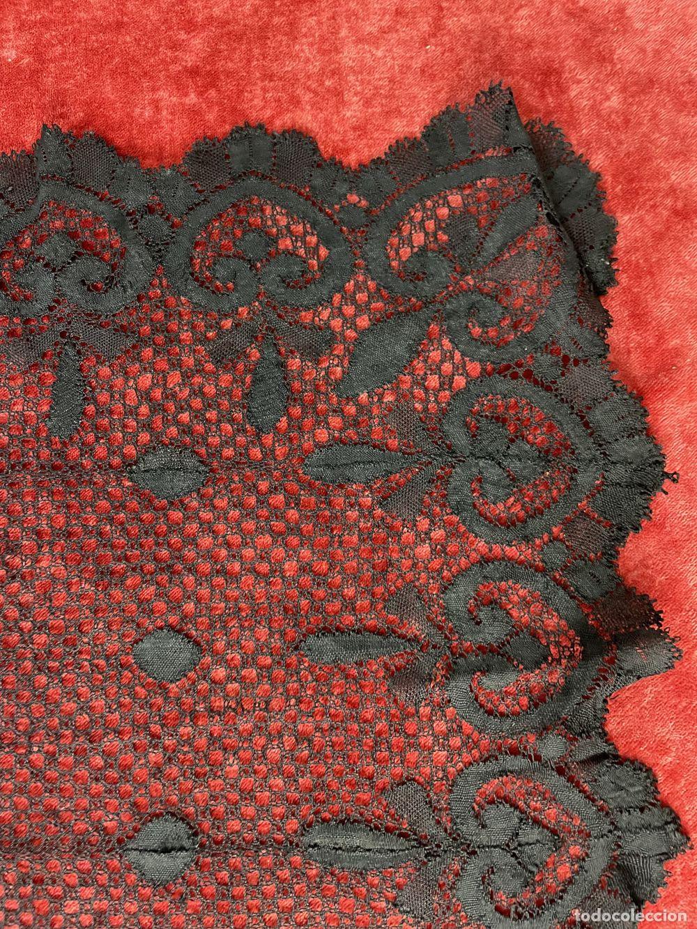 Antig&uuml;edades: MANTILLA RECTANGULAR. BORDADA A MANO. ESPA&Ntilde;A. SIGLO XIX - Foto 11