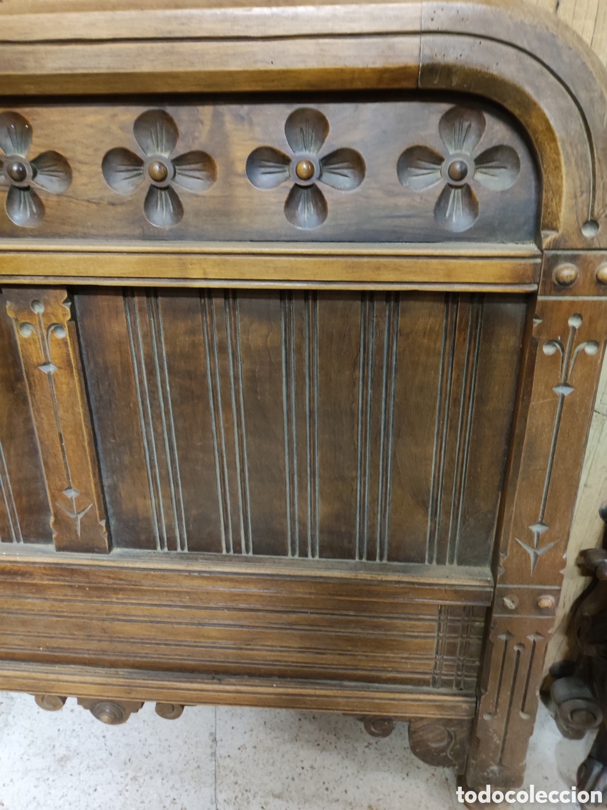 Antig&uuml;edades: Cabecero cama tallado - Foto 2