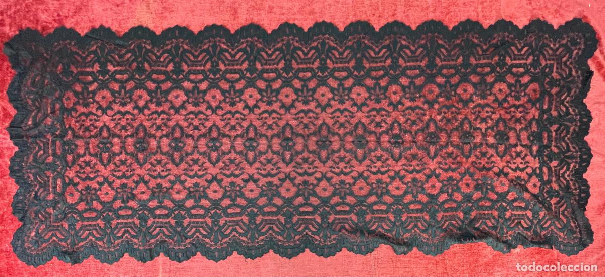 Antig&uuml;edades: MANTILLA RECTANGULAR. BORDADA A MANO. ESPA&Ntilde;A. SIGLO XIX - Foto 1