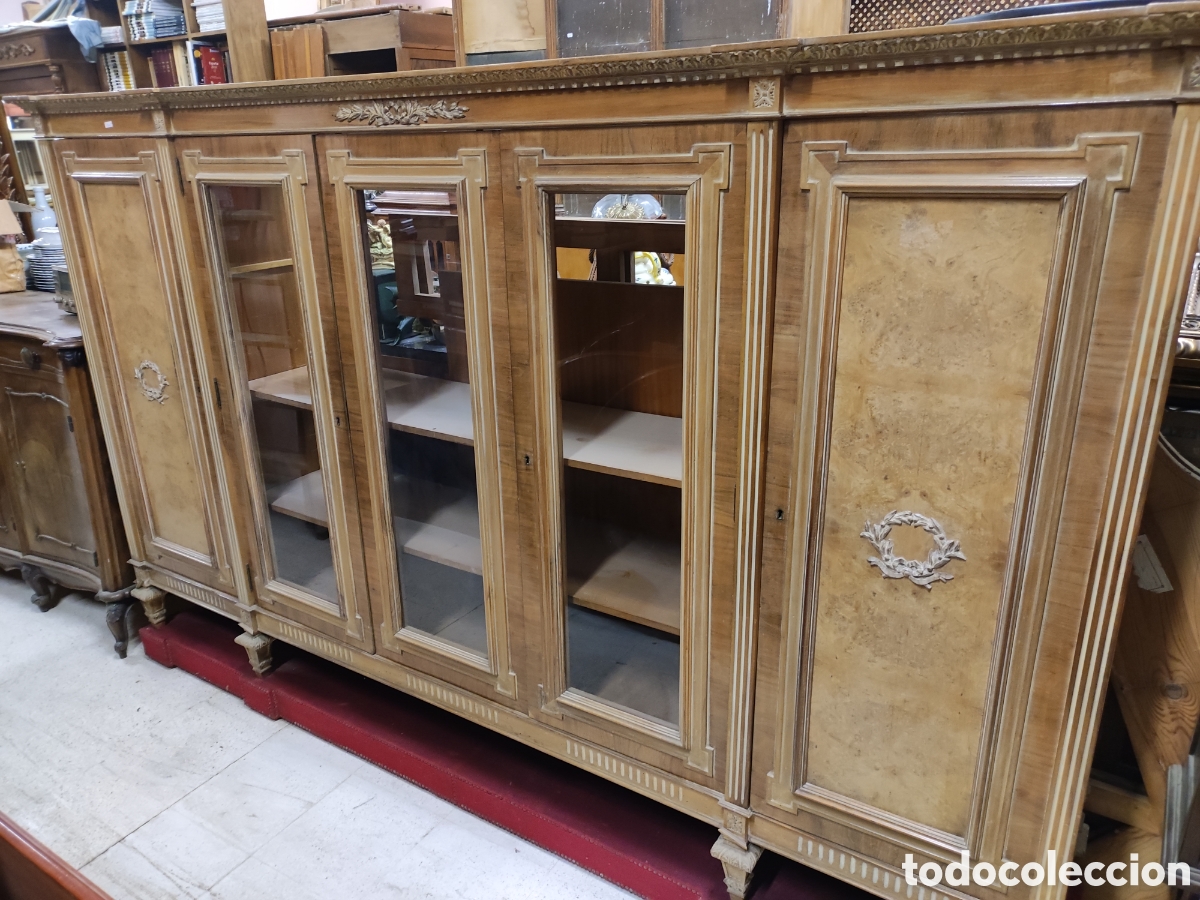 Antig&uuml;edades: Vitrina estilo Luis XVI - Foto 1