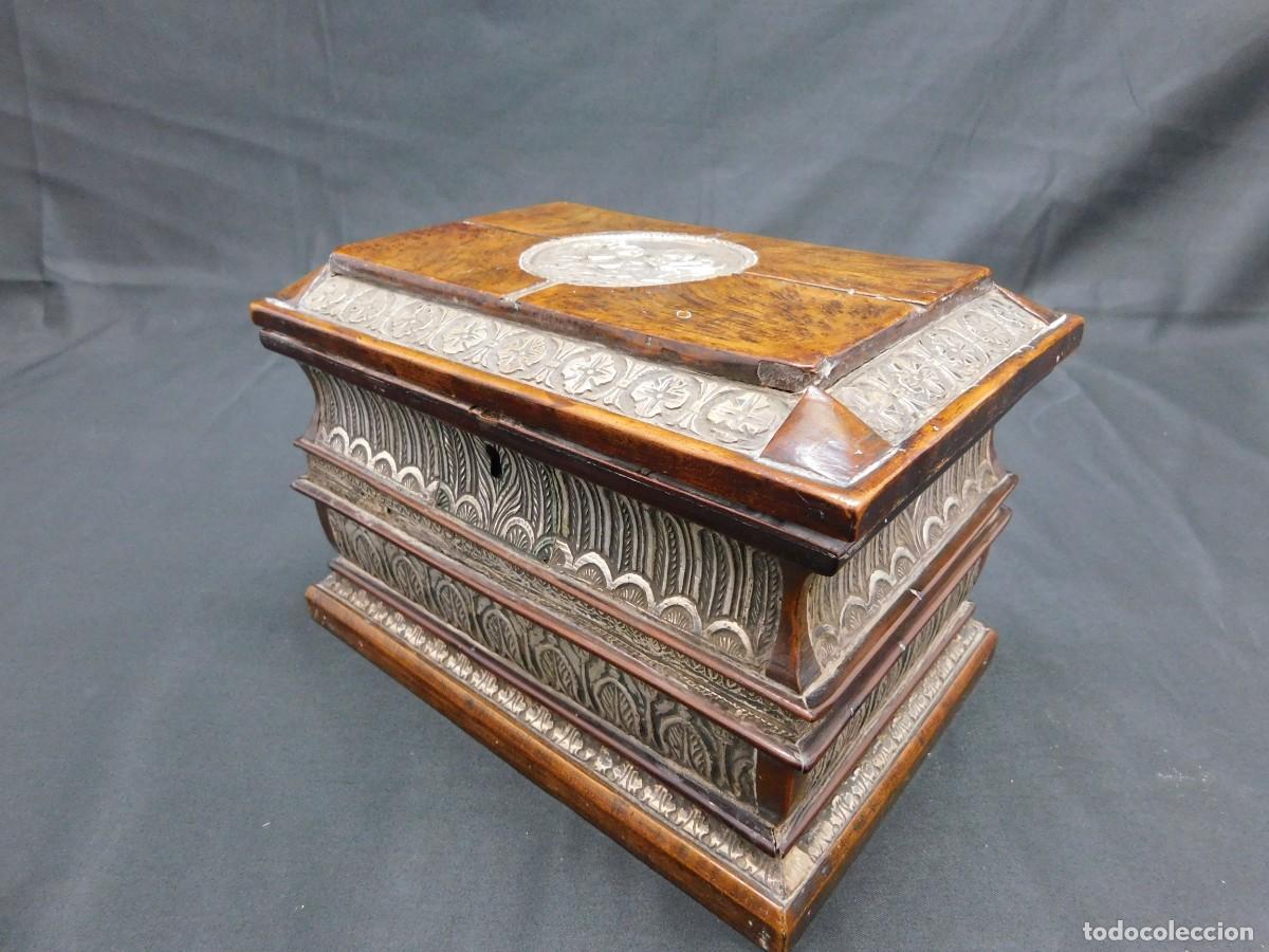 Antig&uuml;edades: Caja Madera y Plata - Foto 9