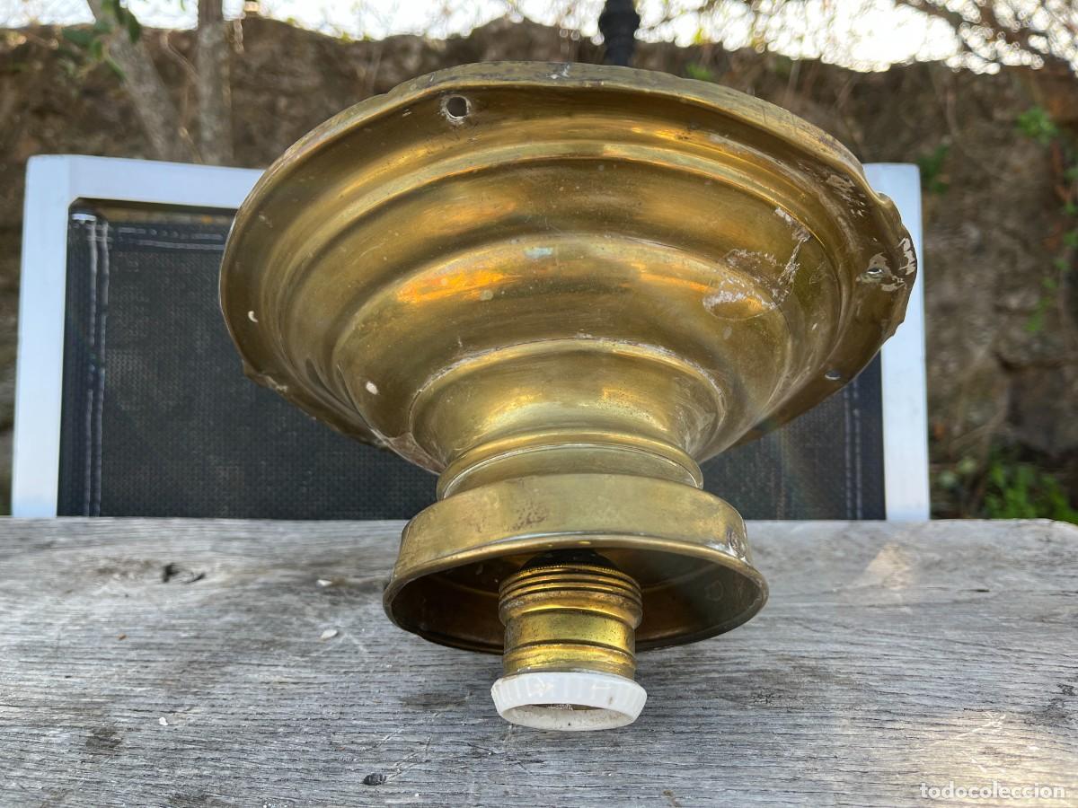 Antig&uuml;edades: Plaf&oacute;n de bronce antiguo para l&aacute;mpara de techo. - Foto 4