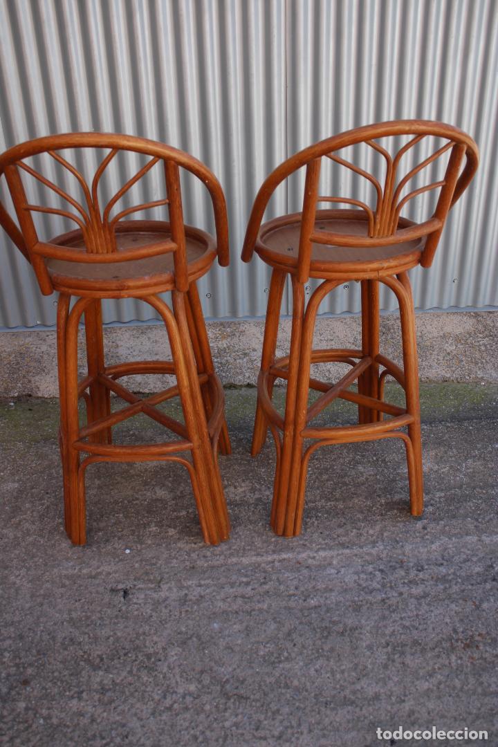 Antig&uuml;edades: 2 Taburetes de bar de mimbre vintage, - Foto 5