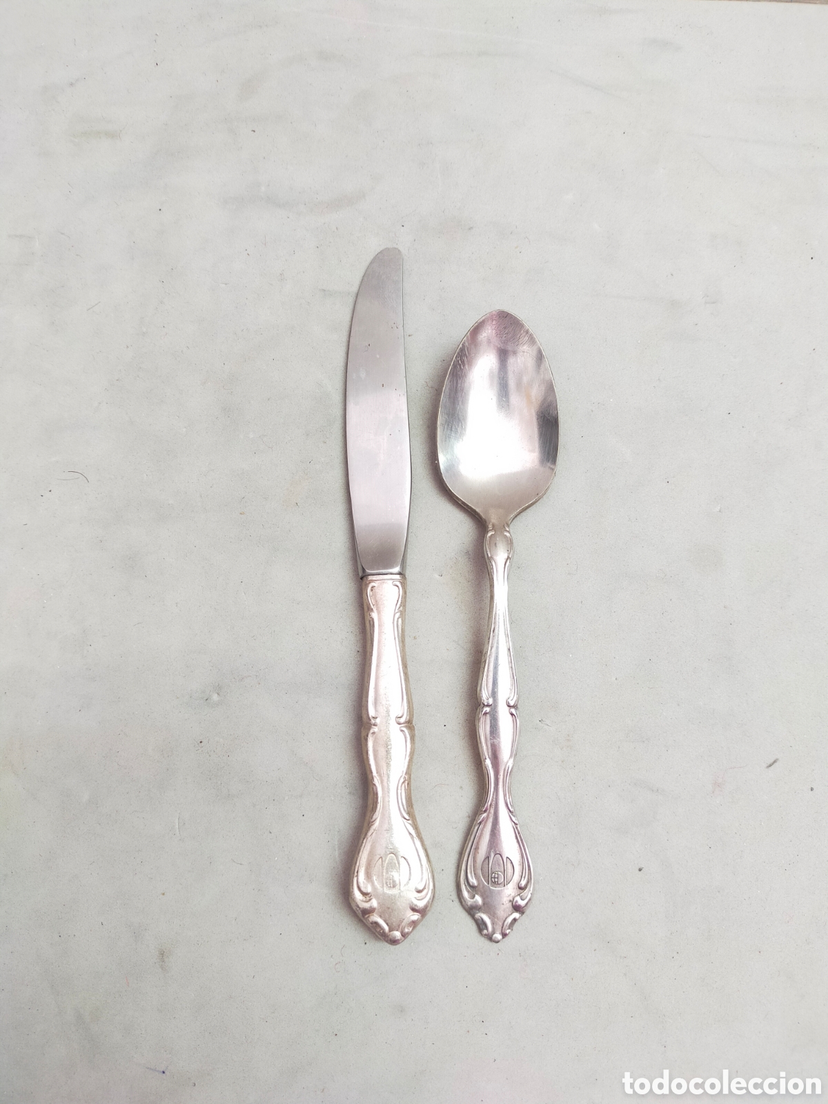 Antig&uuml;edades: CUBIERTOS, CUCHILLO Y CUCHARA ONEIDA. - Foto 1