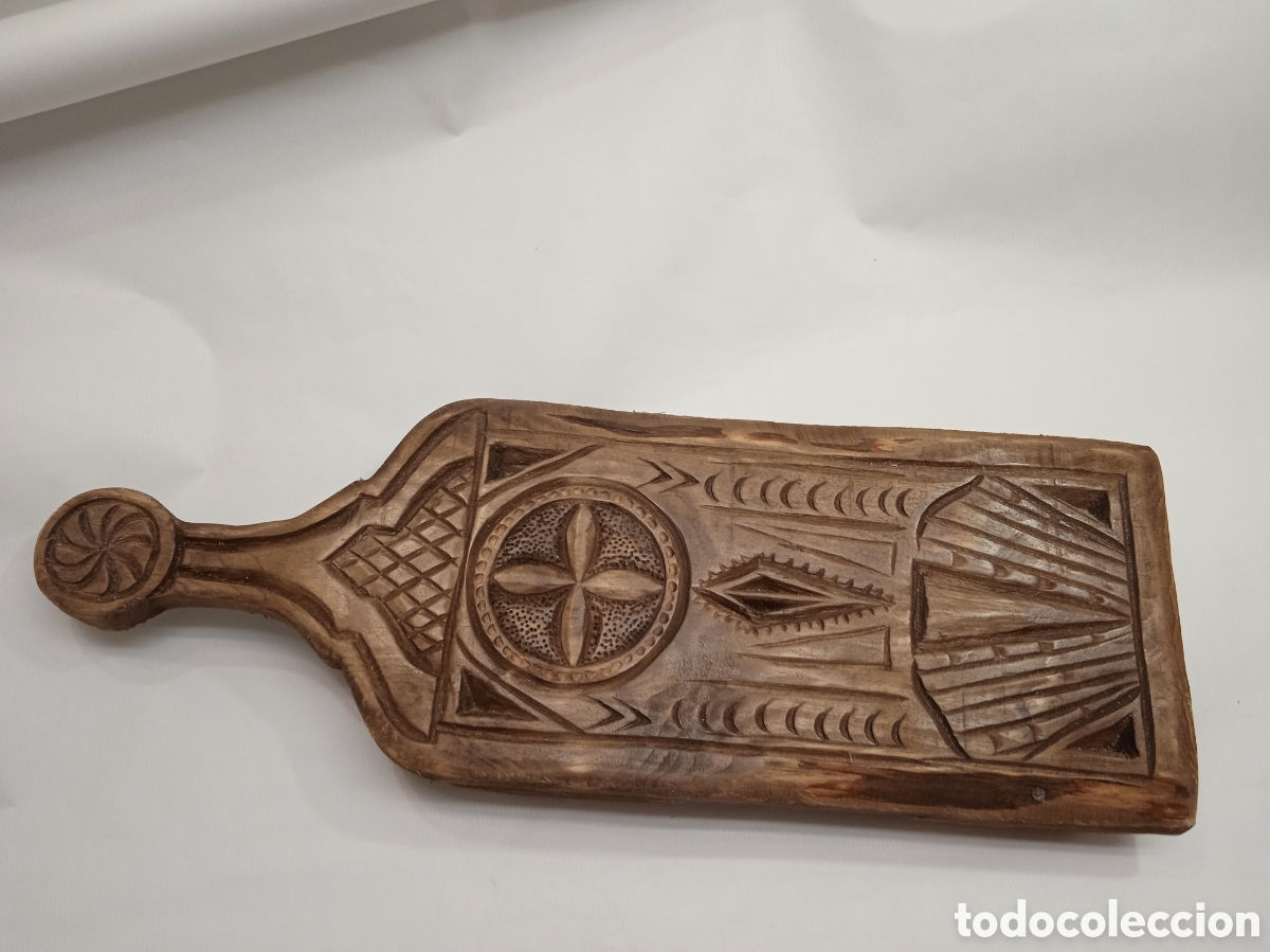 Antig&uuml;edades: Tabla de cocina tallada. - Foto 2