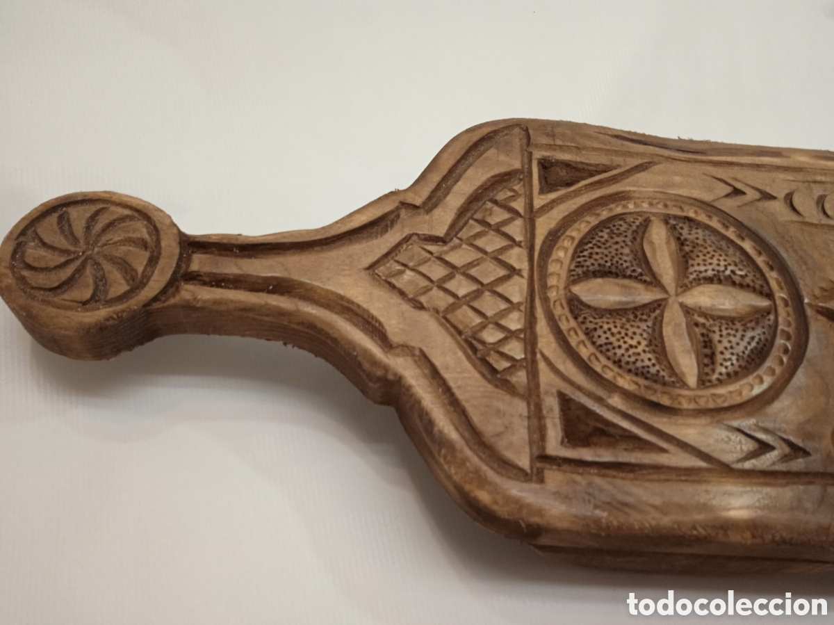 Antig&uuml;edades: Tabla de cocina tallada. - Foto 3